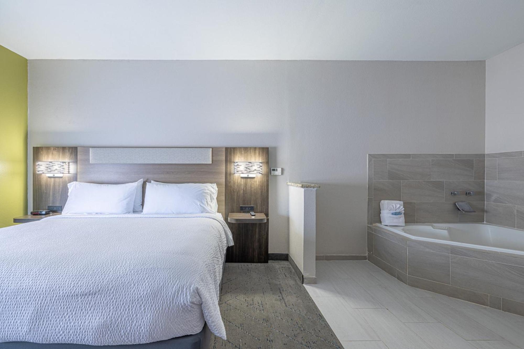Holiday Inn Express & Suites College Station By Ihg Екстериор снимка
