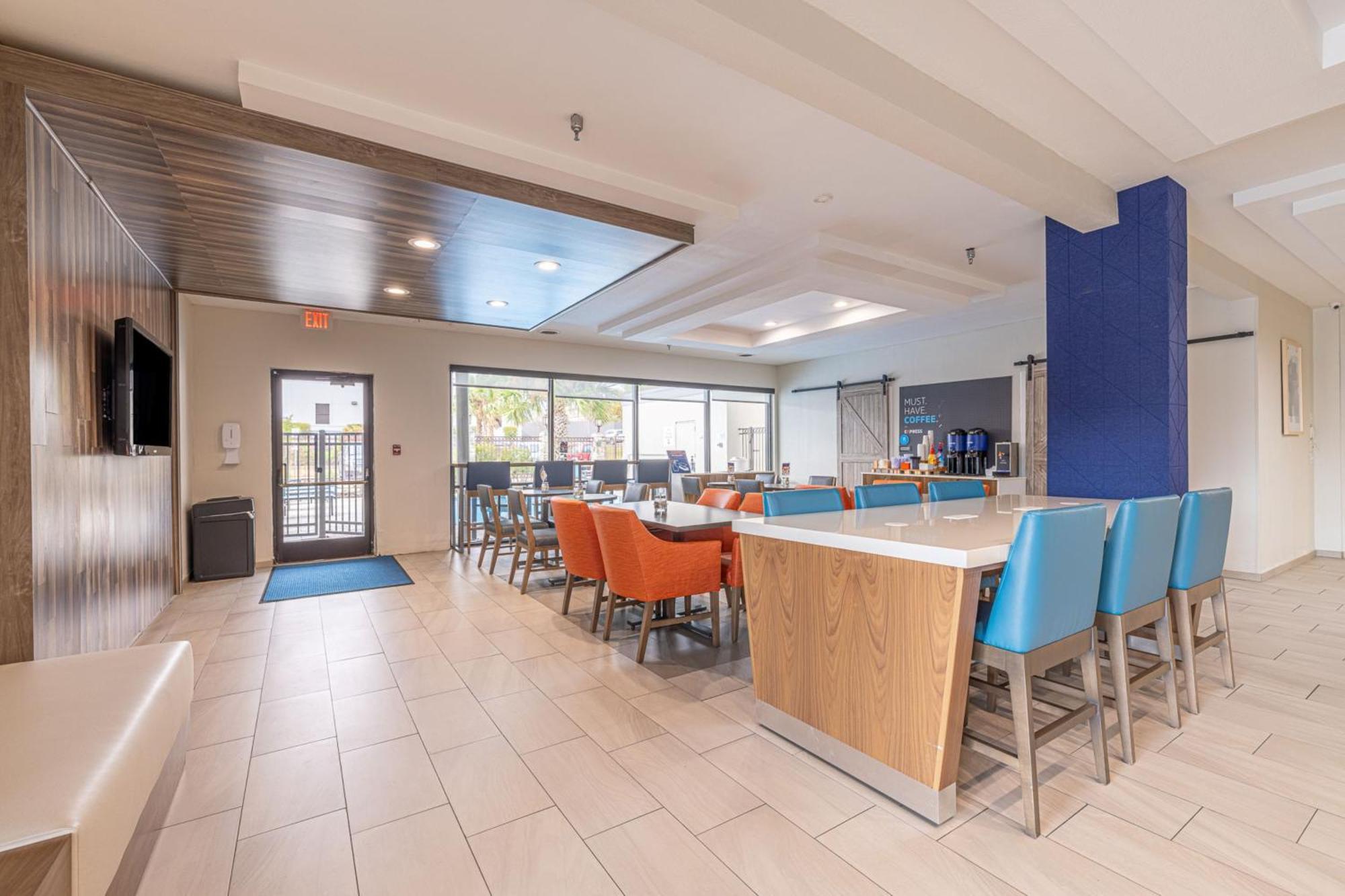 Holiday Inn Express & Suites College Station By Ihg Екстериор снимка