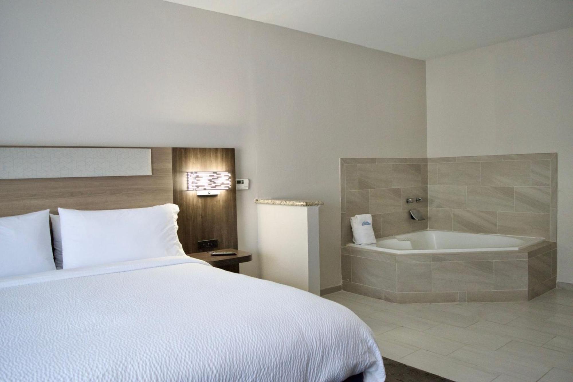 Holiday Inn Express & Suites College Station By Ihg Екстериор снимка