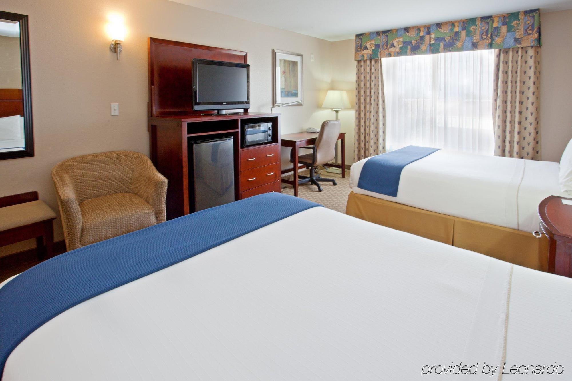 Holiday Inn Express & Suites College Station By Ihg Стая снимка