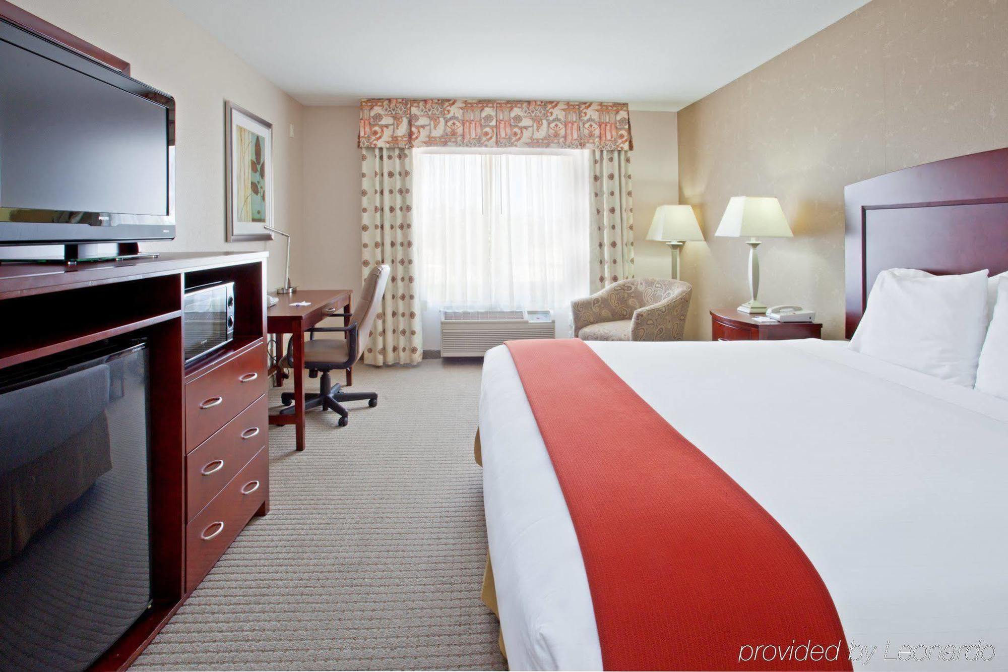 Holiday Inn Express & Suites College Station By Ihg Стая снимка